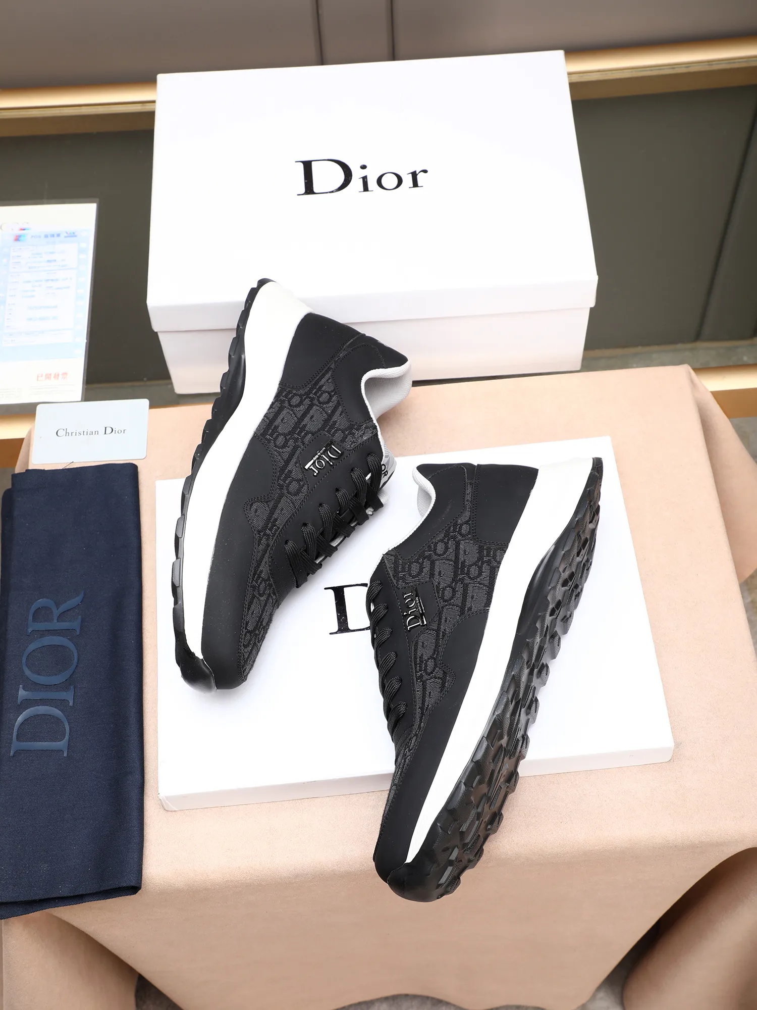 🆕🆕🆕Men's Shoes💰P460 Dior's avant-garde and versatile fashionable men's shoes are privately modeled, calfskin stitched with Dior's special waterproof fabric, fashionable, simple, stylish, eye-catching and classy. It will subvert old ideas and be a must-have for fashionistas who want to spend time with you! Must keep it for yourself! High-end comfort but low-end, high-end quality workmanship. Code number: 38-44 (45 customized) 4 colors for your choice [kiss][kiss][kiss]